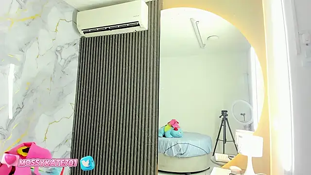 Katemoss70 online show from 01.30.25