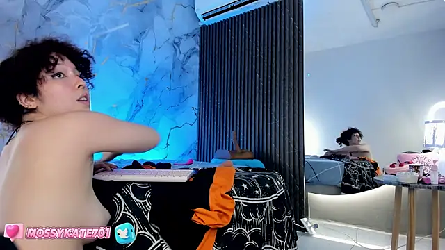 Katemoss70 online show from 01.31.25