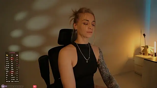 Snapshot of AskAlexa chatting on 11.15.25 AskAlexa online show from 11.15.25