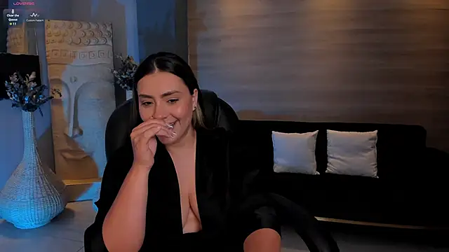 Snapshot of MartinnaBonnet chatting on 02.01.25 MartinnaBonnet online show from 02.01.25