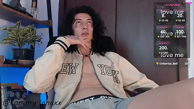 Snapshot of tommylongxx chatting on 09.15.25 tommylongxx online show from 09.15.25