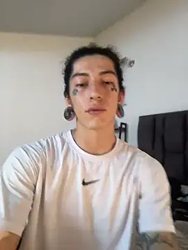 Snapshot of tommylongxx chatting on 11.13.25 tommylongxx online show from 11.13.25