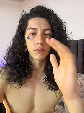 Snapshot of tommylongxx chatting on 11.16.25 tommylongxx online show from 11.16.25