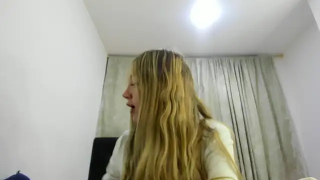 Snapshot of horny__molly_ chatting on 02.18.26 horny molly online show from 02.18.26