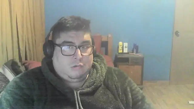 Snapshot of MILENIUM30 chatting on 09.14.25 MILENIUM30 online show from 09.14.25