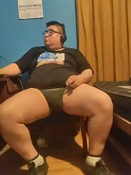 Snapshot of MILENIUM30 chatting on 11.10.25 MILENIUM30 online show from 11.10.25