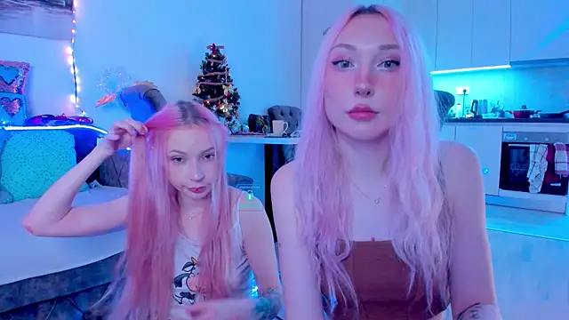 Snapshot of AlexRoseLiRed chatting on 12.21.24 AlexRoseLiRed online show from 12.21.24