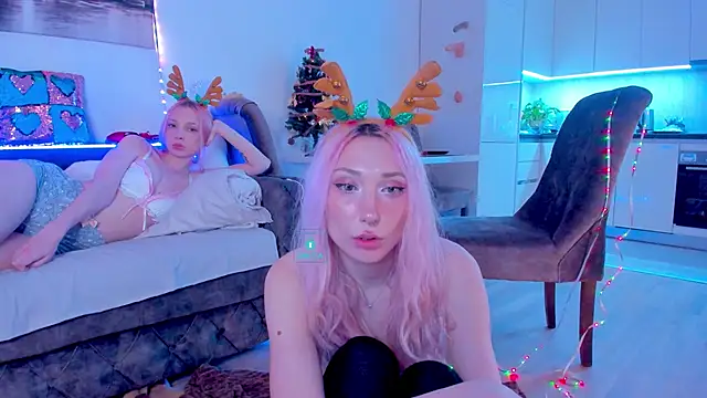 Snapshot of AlexRoseLiRed chatting on 12.25.24 AlexRoseLiRed online show from 12.25.24