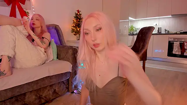 Snapshot of AlexRoseLiRed chatting on 12.31.24 AlexRoseLiRed online show from 12.31.24