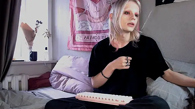 Snapshot of Alien_Bella chatting on 02.27.26 Alien Bella online show from 02.27.26