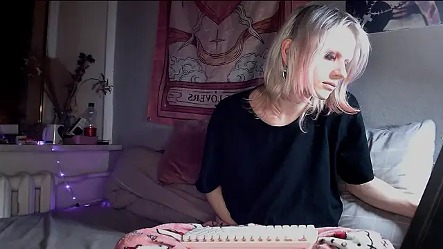 Snapshot of Alien_Bella chatting on 03.14.26 Alien Bella online show from 03.14.26