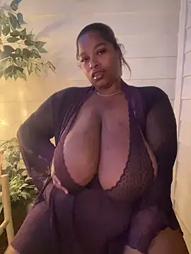 BigFineSelena online show from 10.11.25