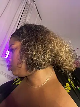 BigFineSelena online show from 05.17.26