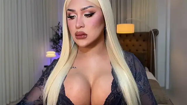 Your Majesty Tyra online show from 10.12.25