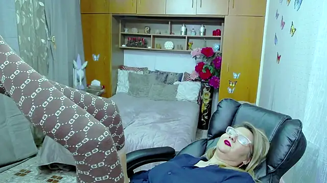 Snapshot of LucilleFenlys chatting on 12.02.24 LucilleFenlys online show from 12.02.24