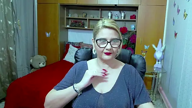 Snapshot of LucilleFenlys chatting on 02.15.25 LucilleFenlys online show from 02.15.25