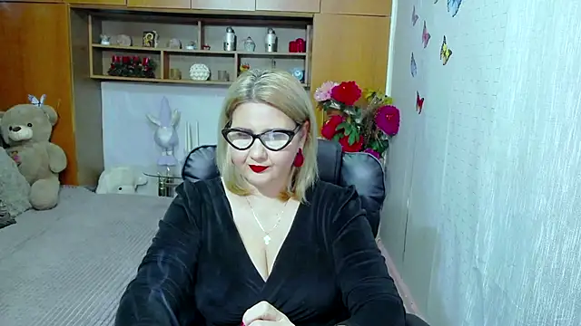 Snapshot of LucilleFenlys chatting on 09.16.25 LucilleFenlys online show from 09.16.25