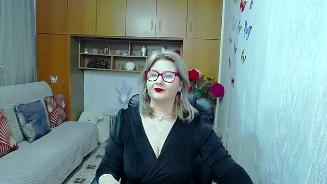 Snapshot of LucilleFenlys chatting on 10.20.25 LucilleFenlys online show from 10.20.25