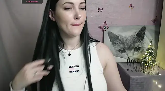 Snapshot of MisssShy_ chatting on 12.21.24 MisssShy online show from 12.21.24