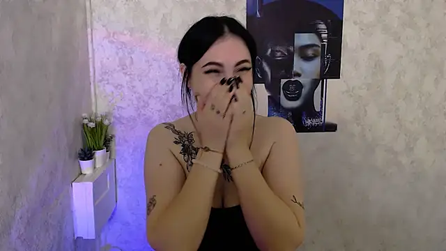 Snapshot of MisssShy_ chatting on 09.20.25 MisssShy online show from 09.20.25