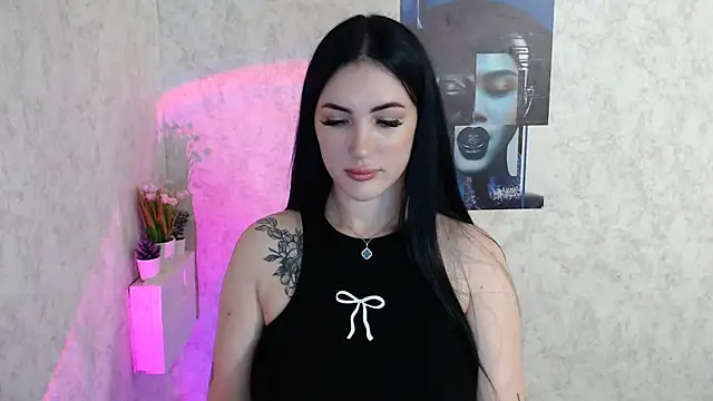 Snapshot of MisssShy_ chatting on 10.17.25 MisssShy online show from 10.17.25