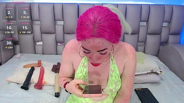 Kittywhiteass online show from 11.28.25