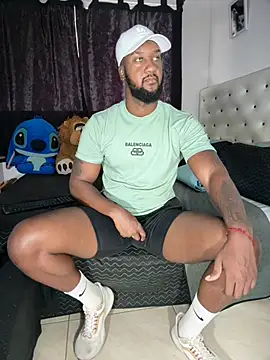 Snapshot of blackdrey18 chatting on 03.25.26 blackdrey18 online show from 03.25.26