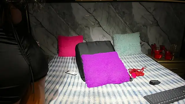 Niyirey1 online show from 10.14.25