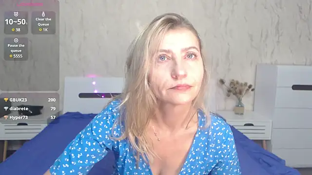 Snapshot of ZoeGrant chatting on 02.10.25 ZoeGrant online show from 02.10.25