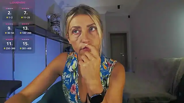 Snapshot of ZoeGrant chatting on 10.01.25 ZoeGrant online show from 10.01.25