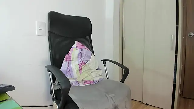 Snapshot of curly__blue chatting on 03.19.26 curly blue online show from 03.19.26