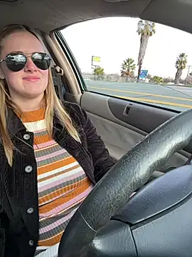 Snapshot of ClumsyLink chatting on 12.24.24 ClumsyLink online show from 12.24.24