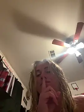 Snapshot of ClumsyLink chatting on 02.11.25 ClumsyLink online show from 02.11.25