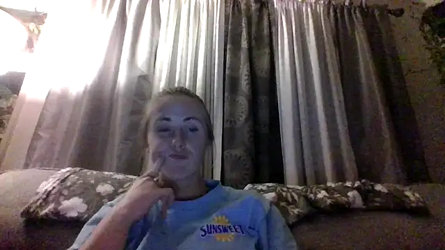 Snapshot of ClumsyLink chatting on 09.16.25 ClumsyLink online show from 09.16.25