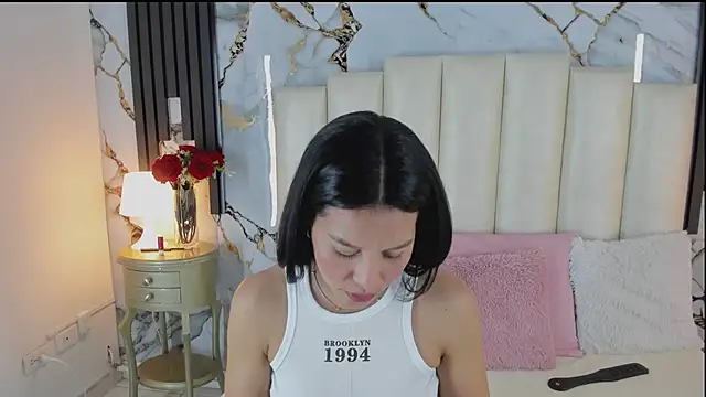 Snapshot of lulumars chatting on 05.21.26 lulumars online show from 05.21.26
