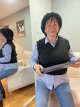 Snapshot of Savvanahh chatting on 02.14.26 Savvanahh online show from 02.14.26