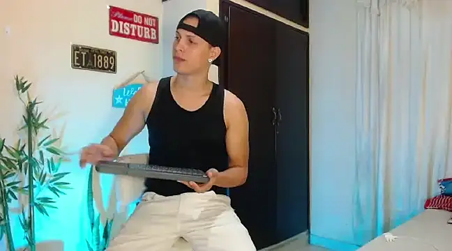 Snapshot of DavidNeill chatting on 12.21.24 DavidNeill online show from 12.21.24