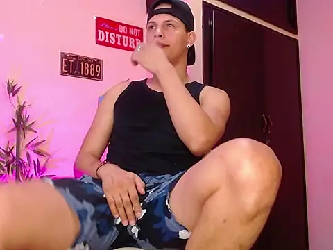 Snapshot of DavidNeill chatting on 12.21.24 DavidNeill online show from 12.21.24