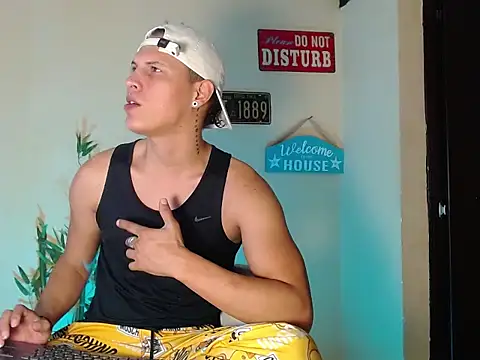 Snapshot of DavidNeill chatting on 12.22.24 DavidNeill online show from 12.22.24