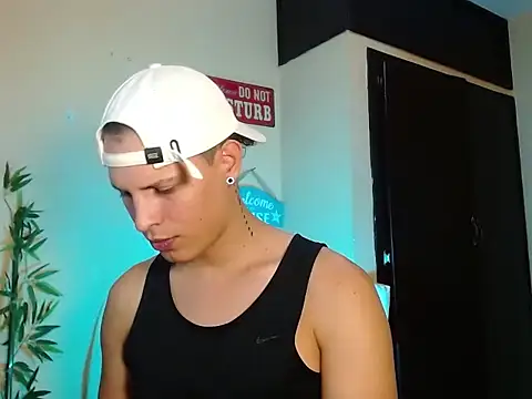 Snapshot of DavidNeill chatting on 12.23.24 DavidNeill online show from 12.23.24