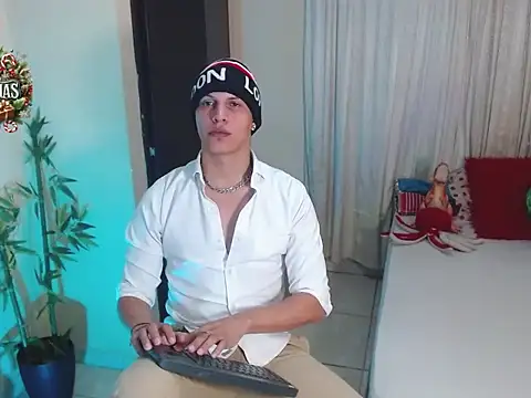 Snapshot of DavidNeill chatting on 12.29.24 DavidNeill online show from 12.29.24