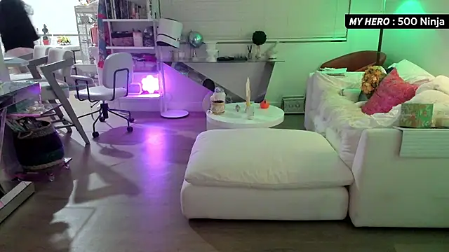 Snapshot of Vesaaa chatting on 10.10.25 Vesaaa online show from 10.10.25