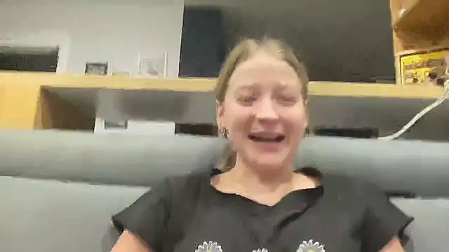 Snapshot of CharmingSarah chatting on 12.09.24 CharmingSarah online show from 12.09.24