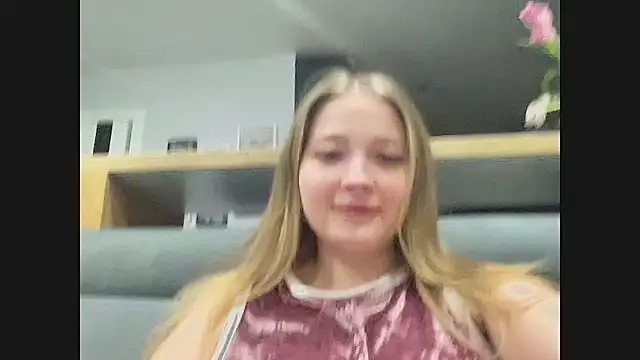 Snapshot of CharmingSarah chatting on 03.12.25 CharmingSarah online show from 03.12.25