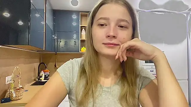 Snapshot of CharmingSarah chatting on 09.13.25 CharmingSarah online show from 09.13.25