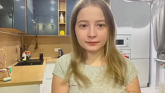 Snapshot of CharmingSarah chatting on 09.16.25 CharmingSarah online show from 09.16.25