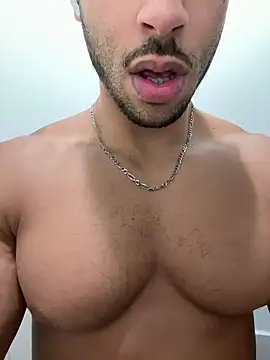 Snapshot of pimentfort77 chatting on 02.28.25 pimentfort77 online show from 02.28.25