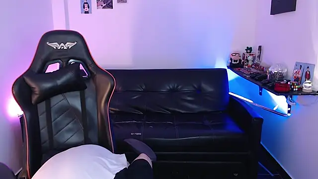 Snapshot of malik_harrison__ chatting on 12.16.24 malik harrison online show from 12.16.24