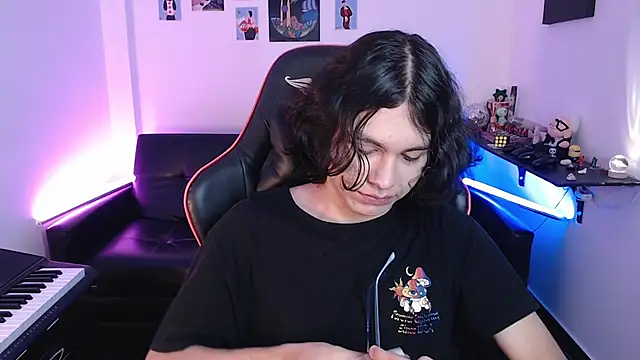 Snapshot of malik_harrison__ chatting on 02.15.25 malik harrison online show from 02.15.25