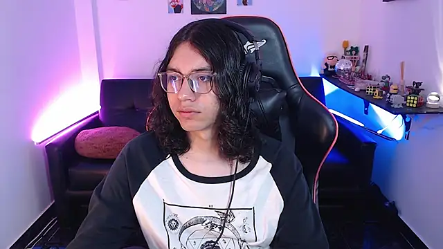 Snapshot of malik_harrison__ chatting on 11.13.25 malik harrison online show from 11.13.25